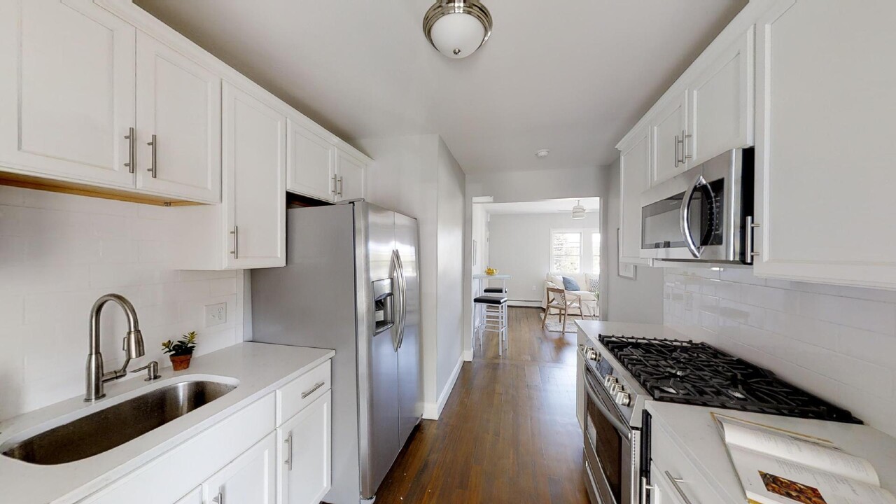 836 Canterbury St, Unit 2L in Boston, MA - Building Photo