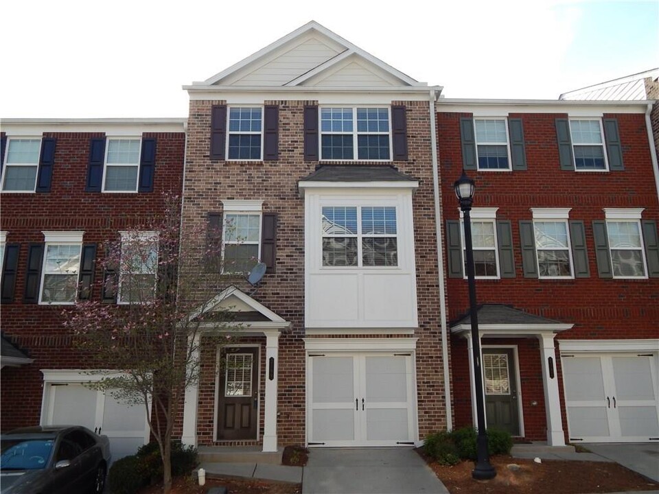 2199 Landing Walk Dr in Duluth, GA - Foto de edificio