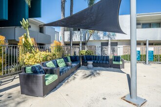 Ascent Apartment Homes in Los Alamitos, CA - Foto de edificio - Interior Photo
