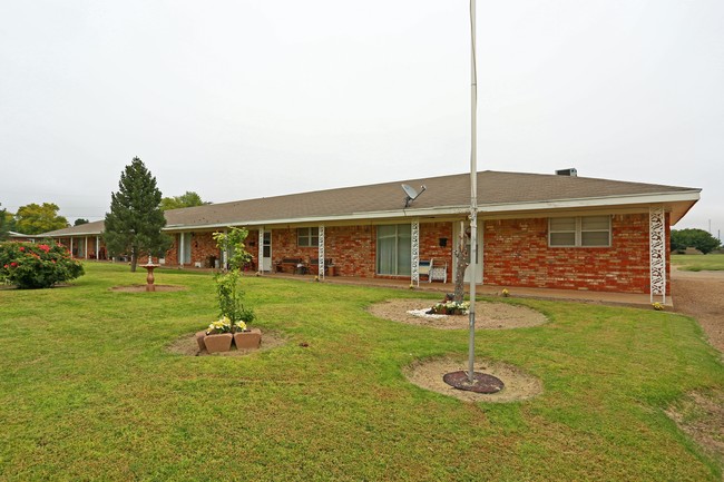 Jasmine Apartments in Dumas, TX - Foto de edificio - Building Photo