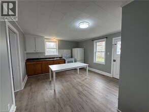 103 ELLIOTT St in Cambridge, ON - Building Photo - Building Photo