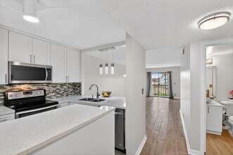 7142 Golf Colony Ct in Greenacres, FL - Building Photo - Building Photo