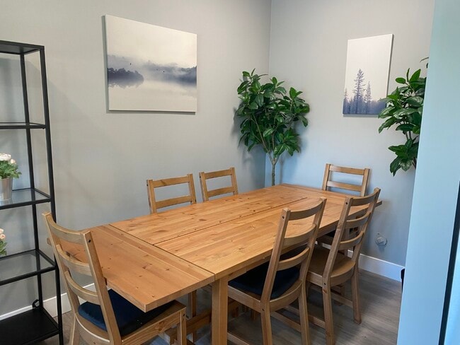 1200 Strathmore St in Nanaimo, BC - Building Photo - Building Photo