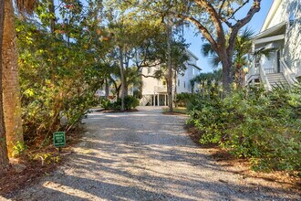 508 E Huron Ave in Folly Beach, SC - Building Photo - Building Photo