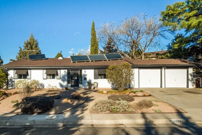 property at 3907 Solano Pl NE