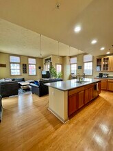 275 S Harrison St, Unit 601 in Denver, CO - Building Photo - Building Photo