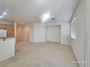 7312 Fountain Village Ave in Las Vegas, NV - Building Photo - Building Photo