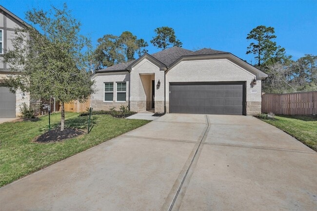 property at 2002 Bluff Oak Ct