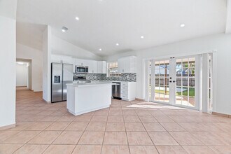 14242 SW 46th Ter in Miami, FL - Building Photo - Building Photo