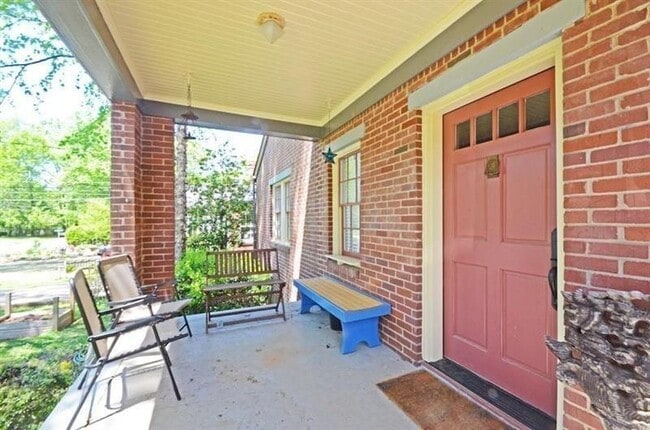 412 Hilldale Dr in Decatur, GA - Foto de edificio - Building Photo