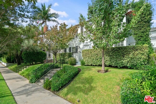 1705 Stearns Dr in Los Angeles, CA - Building Photo - Building Photo
