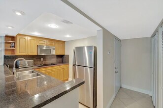 345 Ocean Dr in Miami Beach, FL - Building Photo - Building Photo