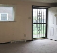 416 Brierly Ln in West Mifflin, PA - Building Photo - Building Photo
