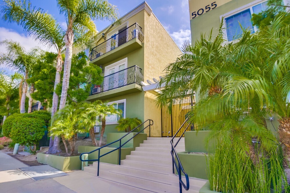 5055 Collwood Blvd, Unit 211 in San Diego, CA - Building Photo