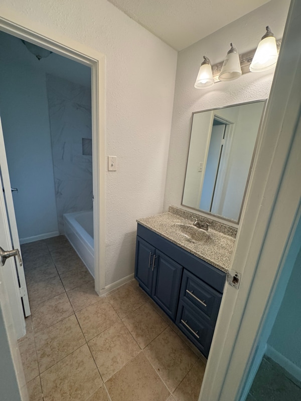4031 Briarglen Dr in Dickinson, TX - Building Photo - Building Photo