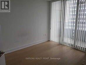 30-2130 Shore Breeze Dr in Toronto, ON - Building Photo - Building Photo
