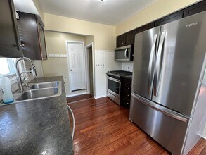 1121 Crescent St NE in Grand Rapids, MI - Building Photo - Building Photo