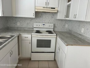 987 Sonesta Ave NE, Unit 108 in Palm Bay, FL - Building Photo - Building Photo