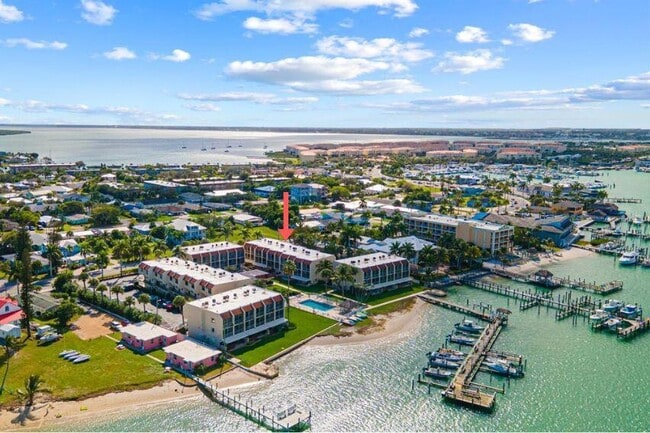 1300 Seaway Dr in Fort Pierce, FL - Foto de edificio - Building Photo