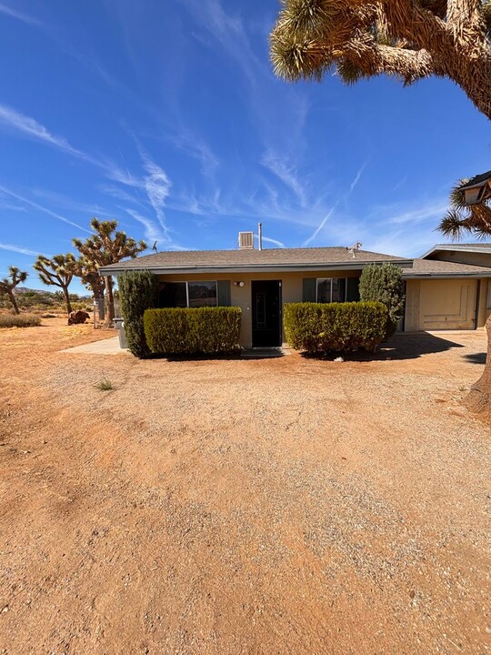 7126 Palo Alto Ave in Yucca Valley, CA - Building Photo