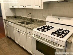 8 Mt Ida St, Unit 1 in Newton, MA - Building Photo - Building Photo
