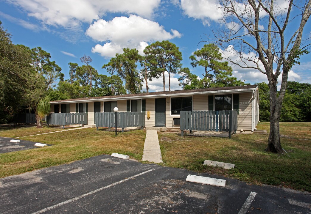 Ambergate Apartments in West Palm Beach, FL - Building Photo