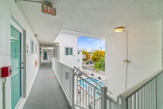 3755 NE 167th St in North Miami Beach, FL - Building Photo - Building Photo