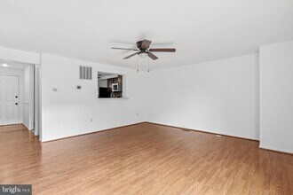 15537 N Oak Ct in Bowie, MD - Building Photo - Building Photo