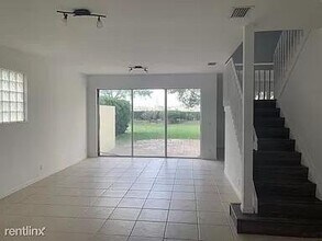 175 Berenger Walk in Royal Palm Beach, FL - Building Photo - Building Photo