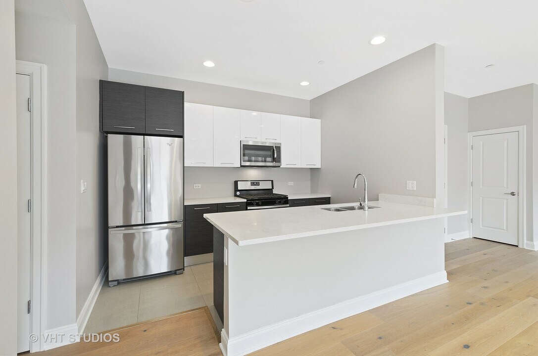 833 Laurel Ave-Unit -102 in Highland Park, IL - Foto de edificio