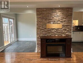 2222 Munn's Ave in Oakville, ON - Building Photo - Building Photo