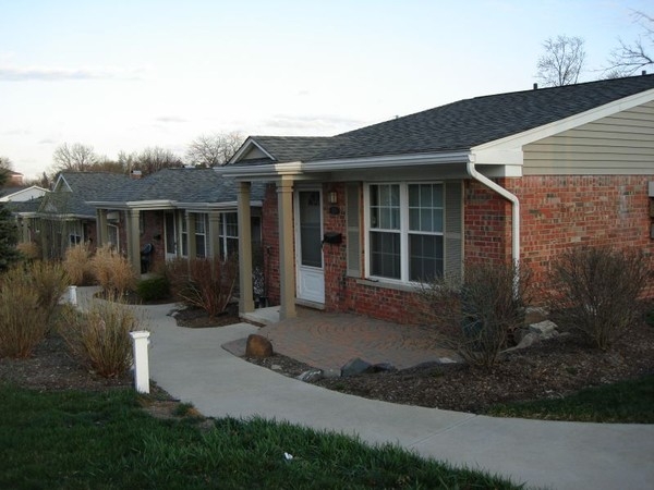 Plymouth Gardens Apartments in Plymouth, MI - Building Photo