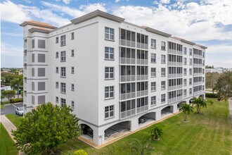 The Carlysle at Woods Edge in Bonita Springs, FL - Foto de edificio - Building Photo
