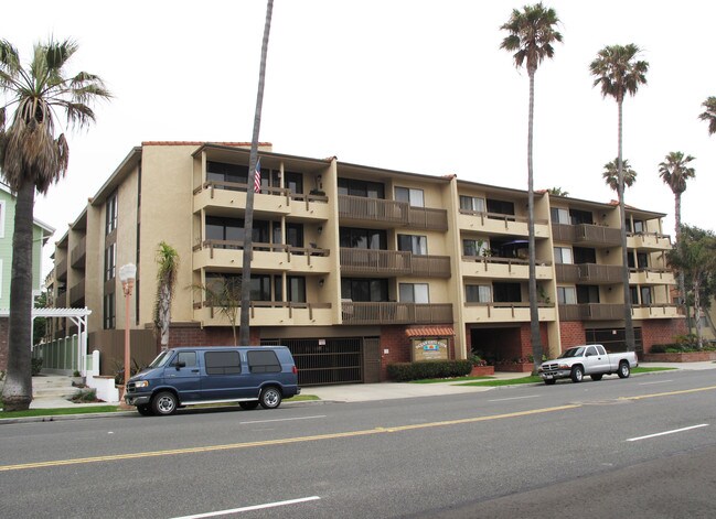 Ocean Gate Vista Apartments in Redondo Beach, CA - Building Photo - Building Photo