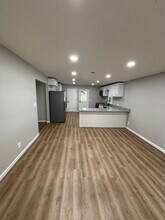 109 E Rogers St in Clinton, MO - Foto de edificio - Building Photo