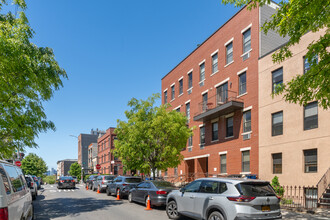 133 Meserole Ave in Brooklyn, NY - Building Photo - Building Photo