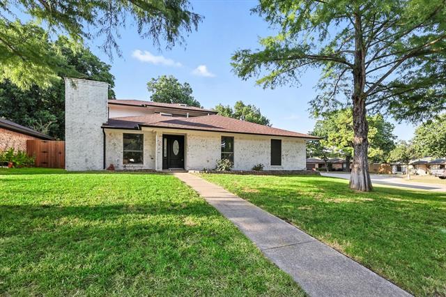 2902 Panhandle Dr in Grapevine, TX - Foto de edificio - Building Photo