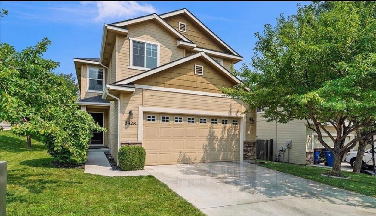 5928 S Sea Breeze Way in Boise, ID - Building Photo