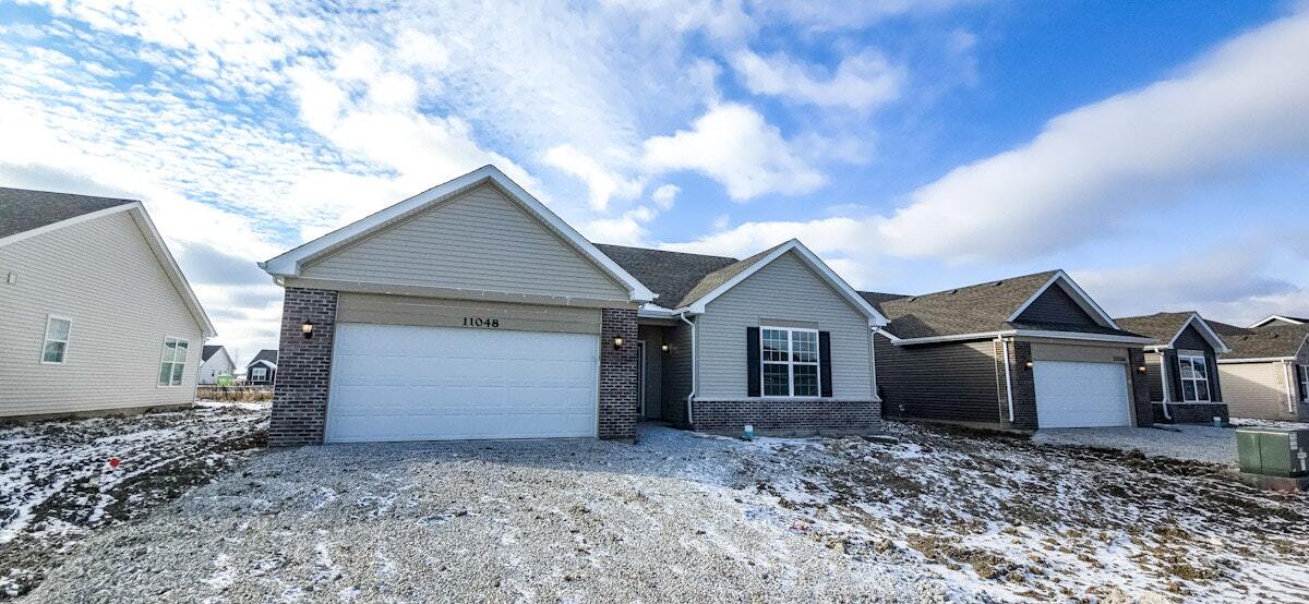 11048 Thomas St in Winfield, IN - Building Photo