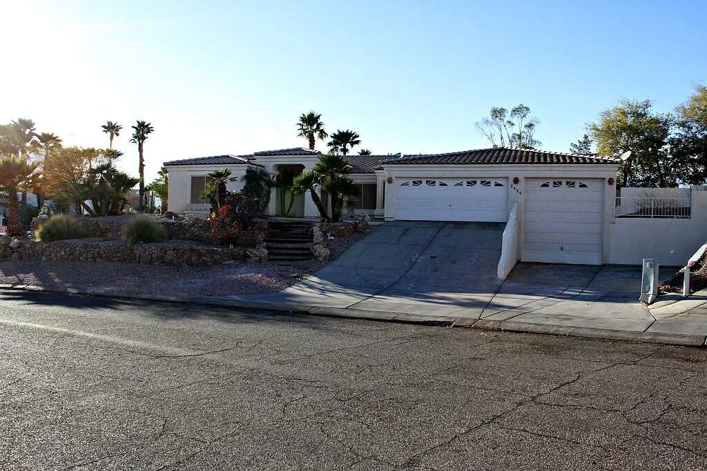 2424 Snead Dr in Lake Havasu City, AZ - Building Photo