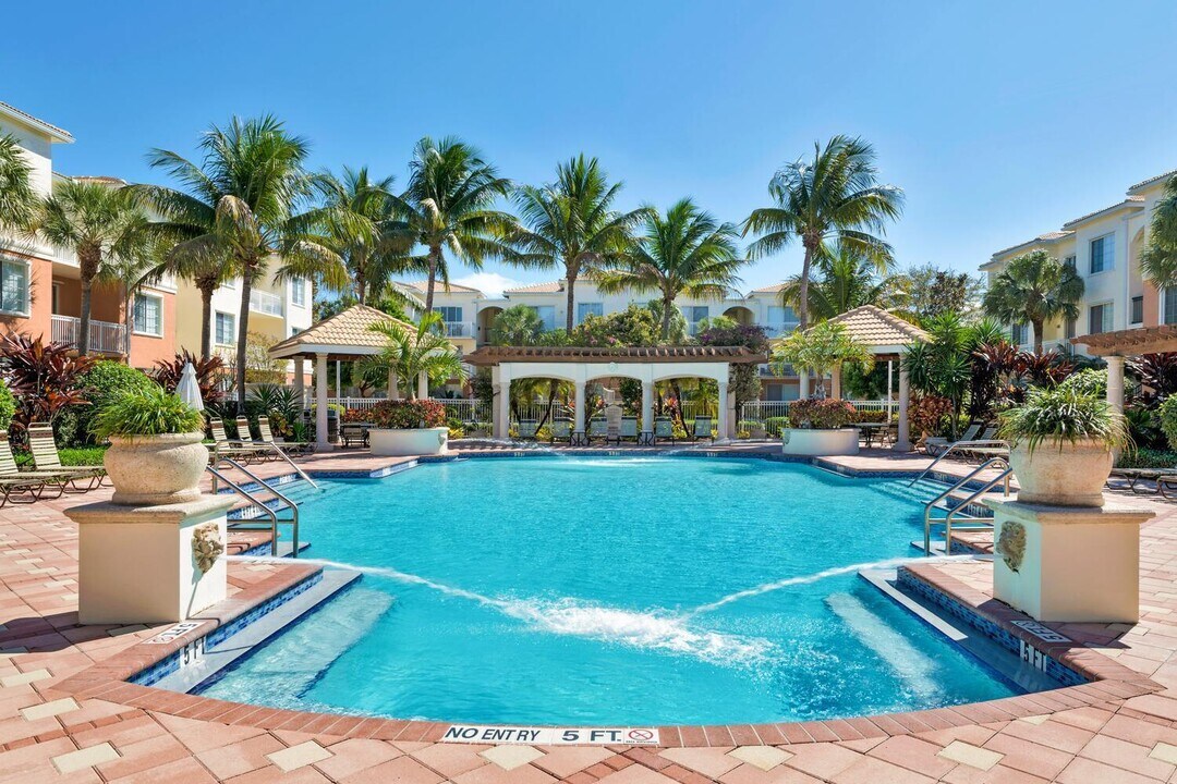 5205 Myrtlewood Cir E in Palm Beach Gardens, FL - Building Photo