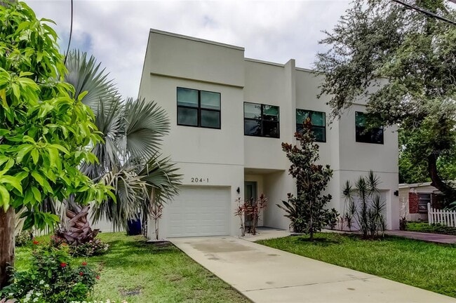 204 N Manhattan Ave in Tampa, FL - Building Photo - Building Photo