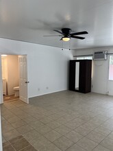2334 Wilshire St, Unit Apartment in Riverside, CA - Foto de edificio - Building Photo