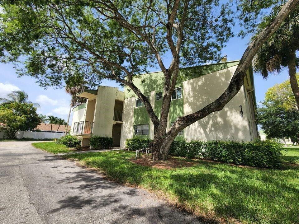 4156 NW 90th Ave in Coral Springs, FL - Foto de edificio