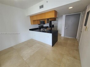 1750 N Bayshore Dr, Unit 5115 in Miami, FL - Building Photo - Building Photo