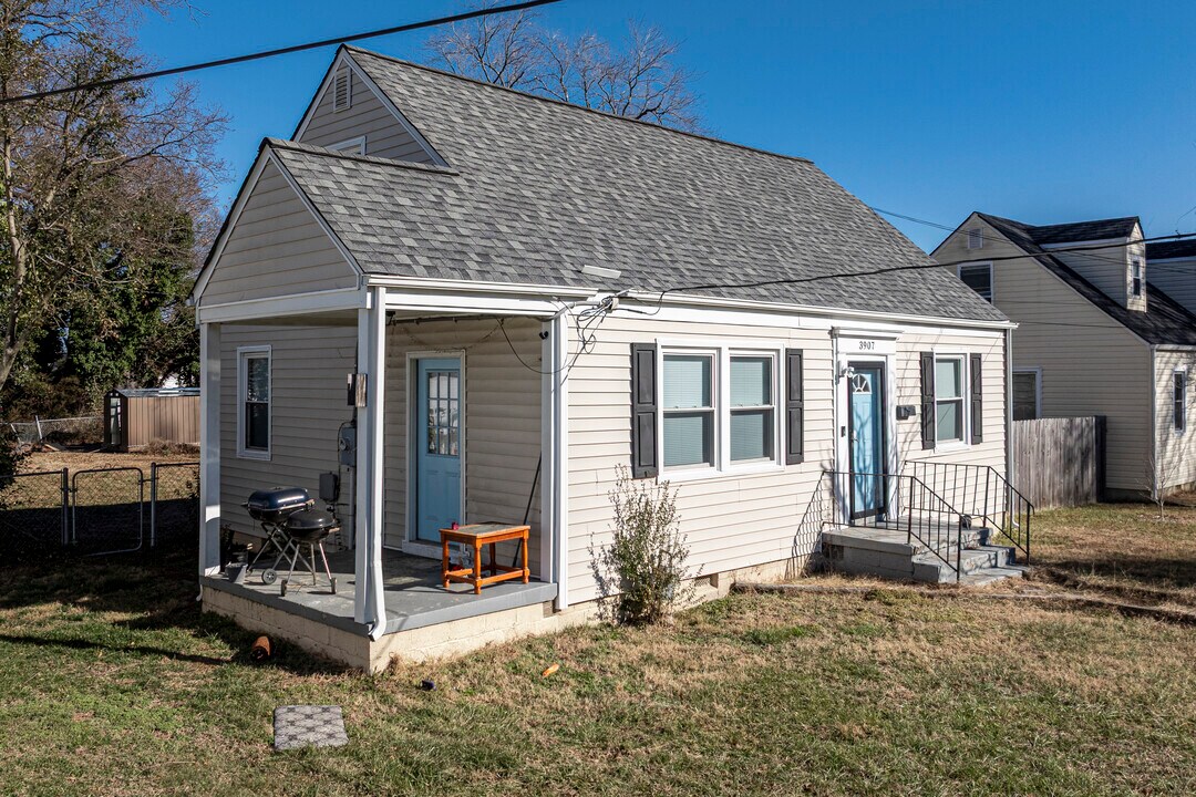 Sarah Apartments in Richmond, VA - Building Photo