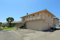 7571 Volga Dr in Huntington Beach, CA - Building Photo - Building Photo