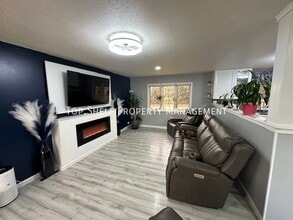 407 S Clark Ave in Prairie City, IA - Building Photo - Building Photo