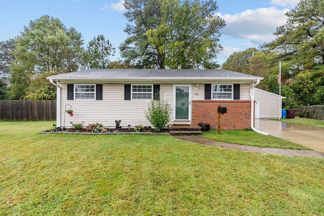 1302 Jackie Dr in Chesapeake, VA - Building Photo