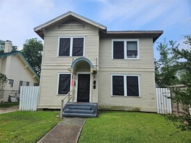 4418 McKinney St in Houston, TX - Building Photo